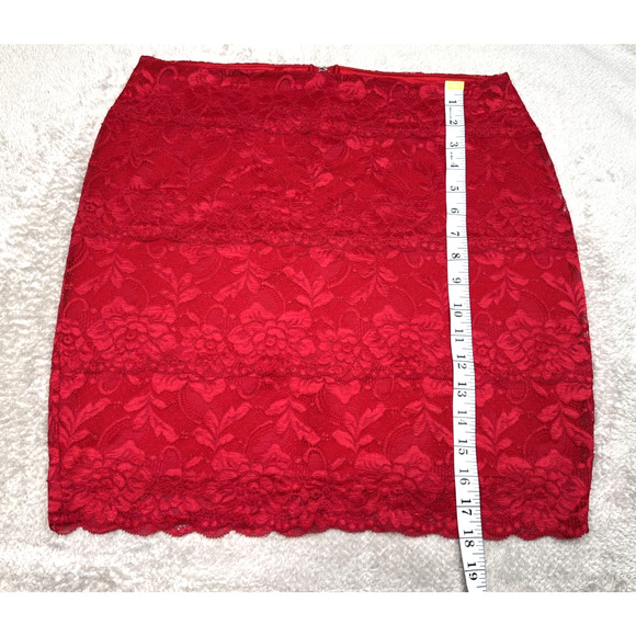 Guess Women’s Navi Lace Mini Skirt Size L Red Double Lined Stretch PreLoved - Picture 7 of 12